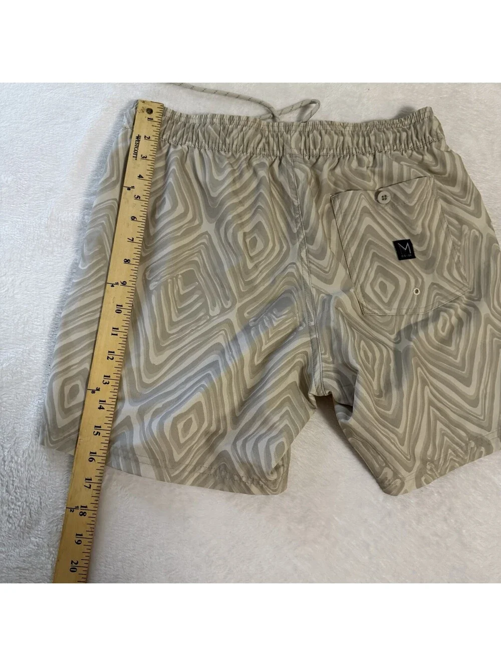 Maven Co-Op Buckle Men’s Swim Trunks M 6” Inseam Geometric Tan Board Shorts